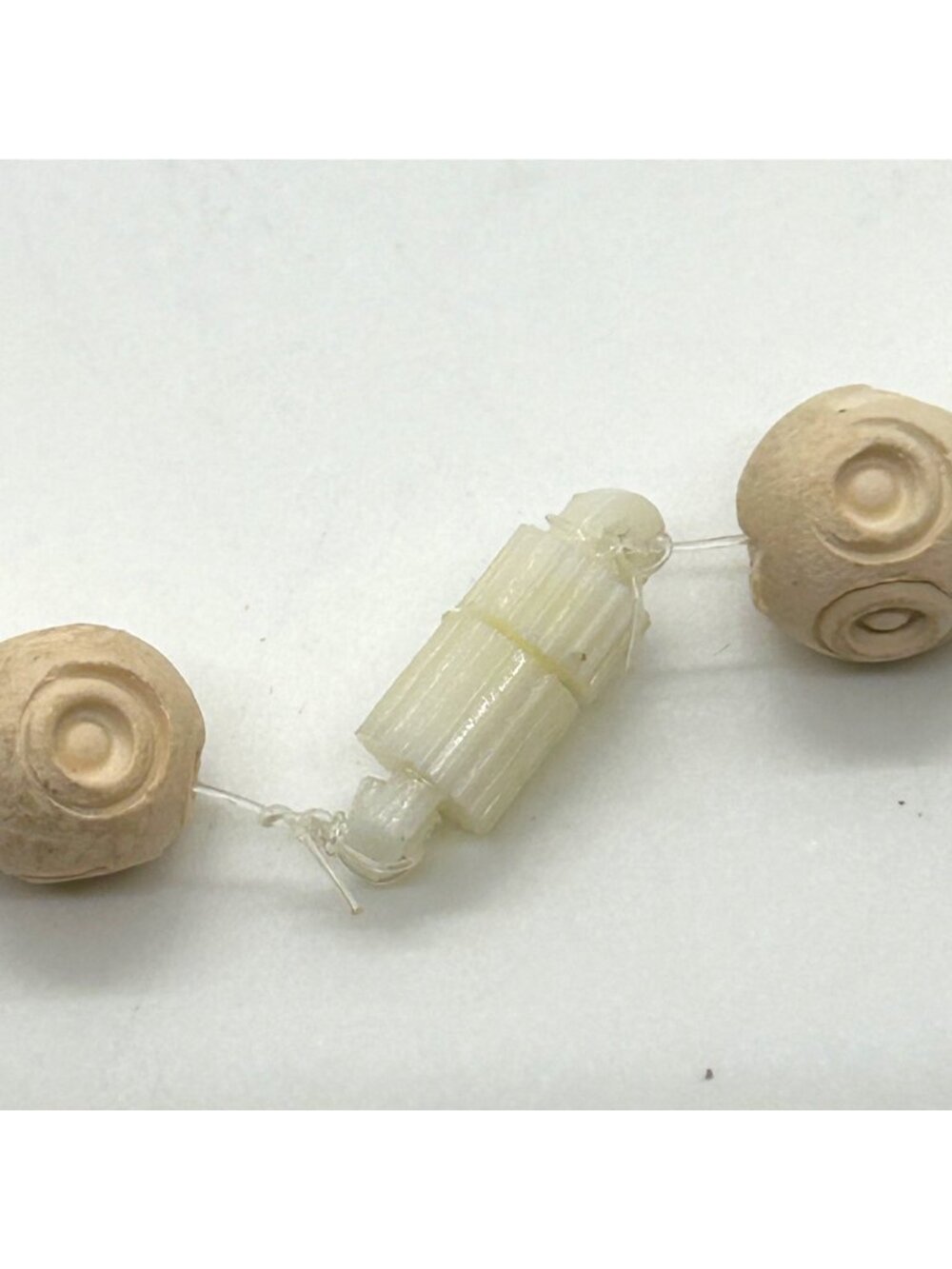 Vintage Carved Celluloid Bead Necklace With Floral & Swirl Designs In Cream Ivor - Picture 8 of 12